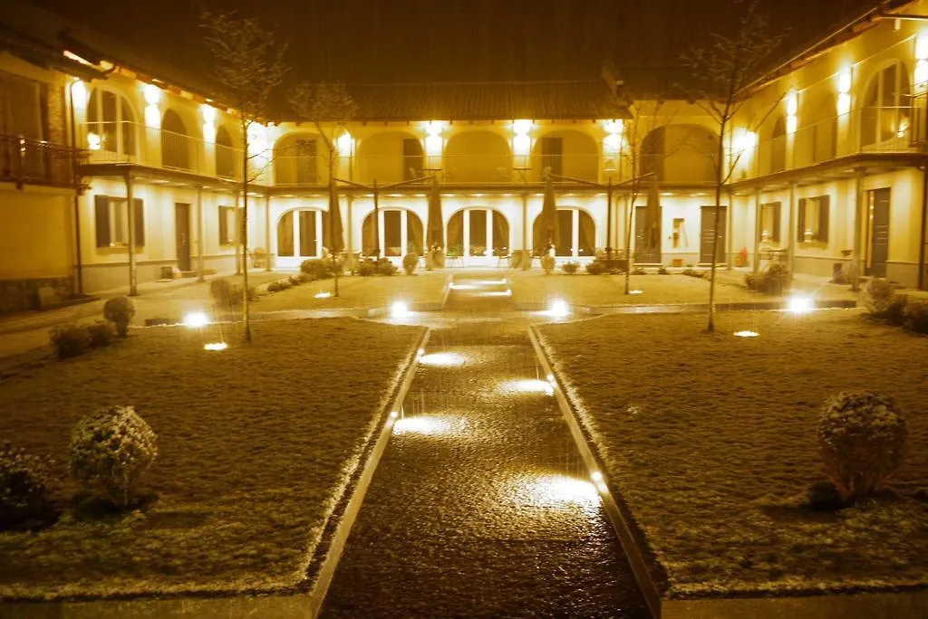Agriturismo Cascina Varìe-1